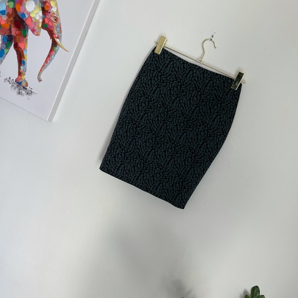 LOFT Leaf Pencil Skirt Petite Size 0 - Picture 5 of 6